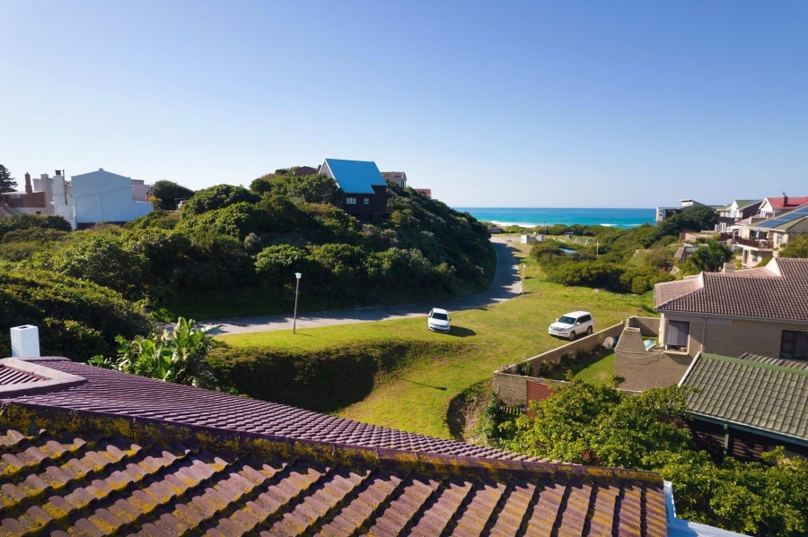 4 Bedroom Property for Sale in Paradise Beach Eastern Cape